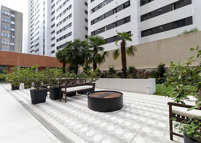 Duplex Decorado com dois quartos no Batel