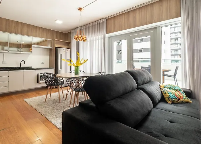 Duplex Decorado com dois quartos no Batel